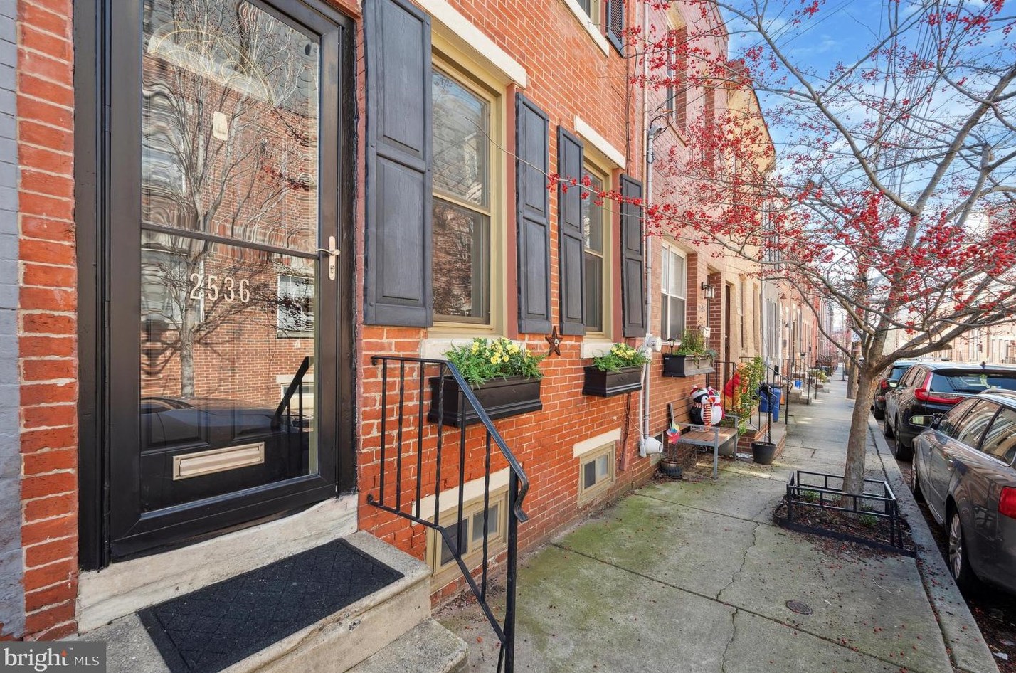 2536 Webster St, Philadelphia, PA 19146-2326