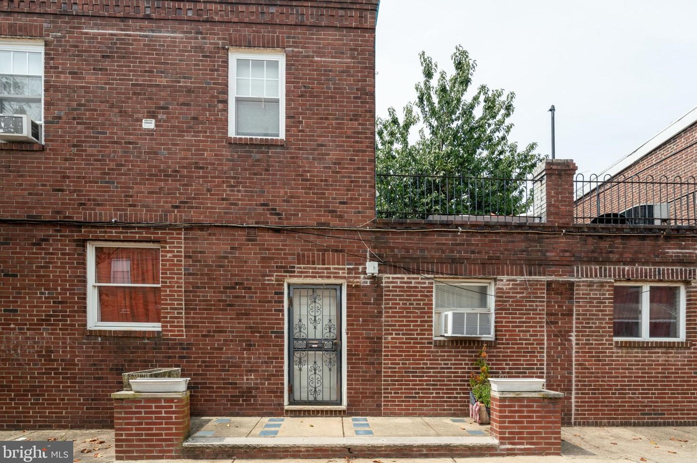 1129 Mckean St, Philadelphia, PA 19148