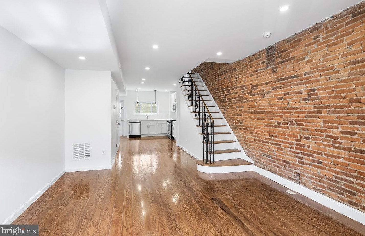 809 Greenwich St, Philadelphia, PA 19147