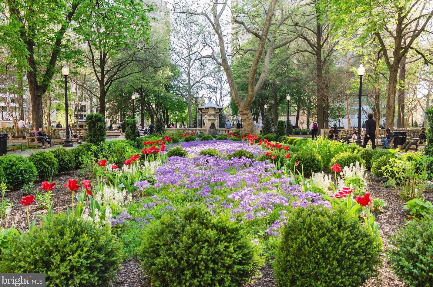 1810 Rittenhouse Sq, Philadelphia PA 19103-5802 exterior