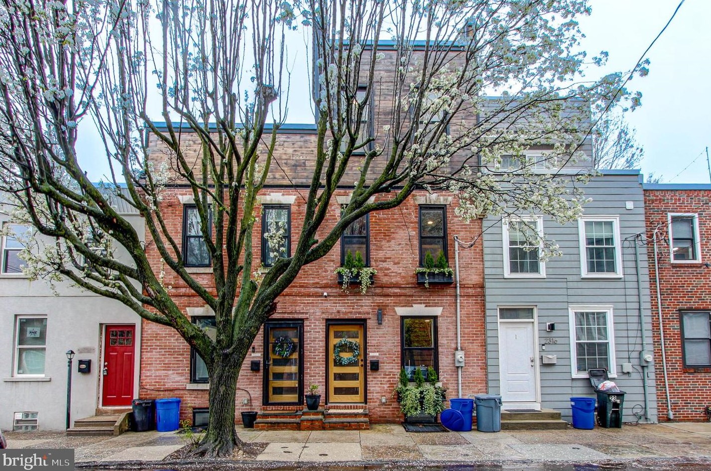 2314 Thompson St, Philadelphia PA  19125-3629 exterior