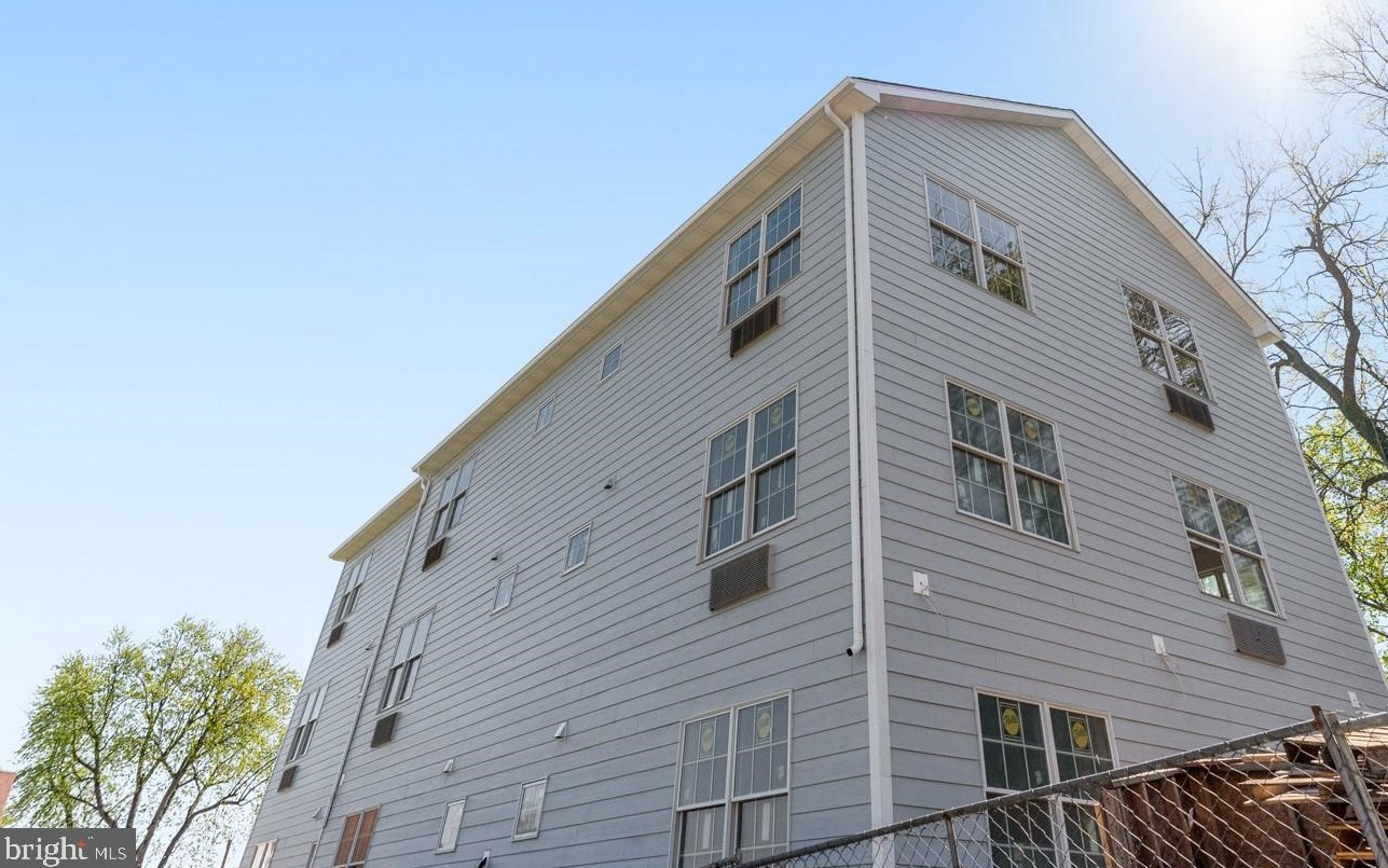 7105 Ridge Ave, Philadelphia PA  19128-3251 exterior