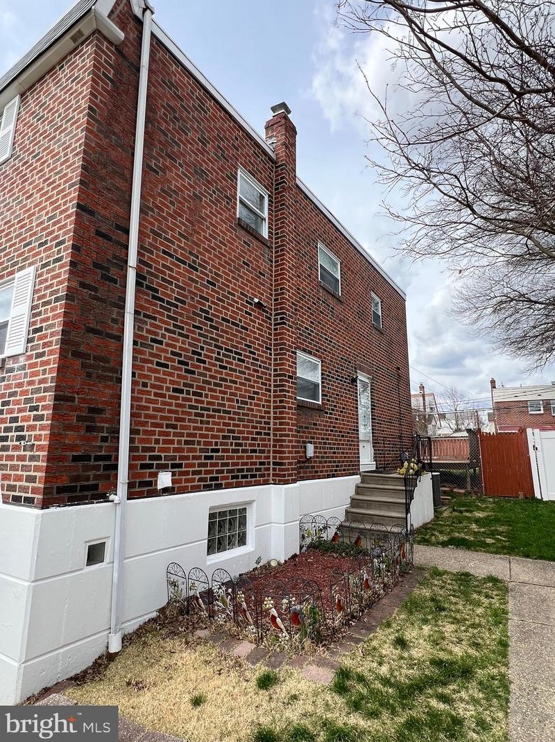 8810 Danbury St, Philadelphia, PA 19152-1509