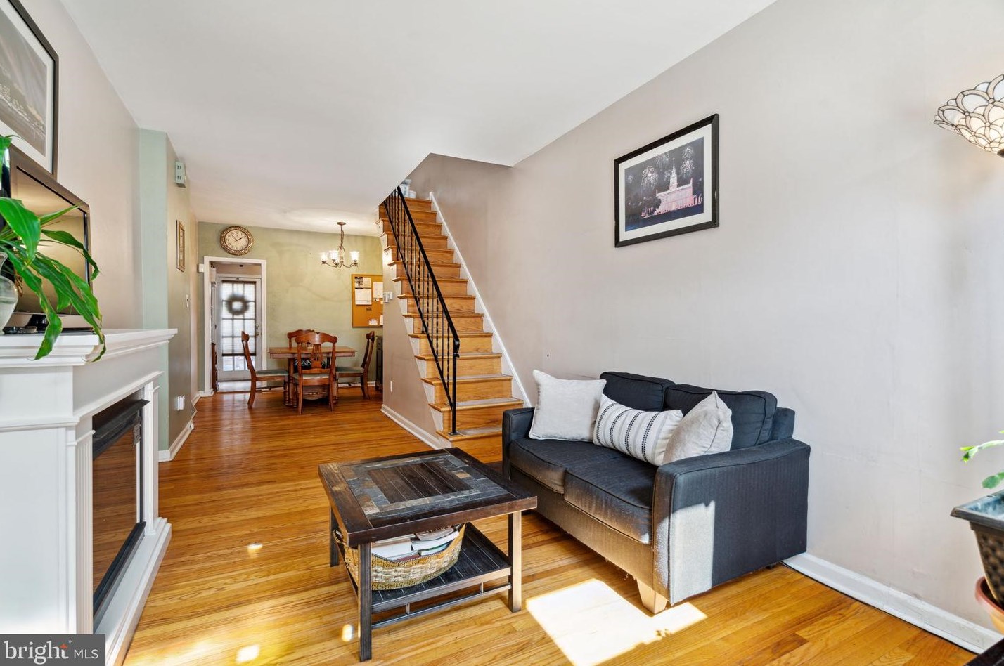 2425 Naudain St, Philadelphia, PA 19146-1029