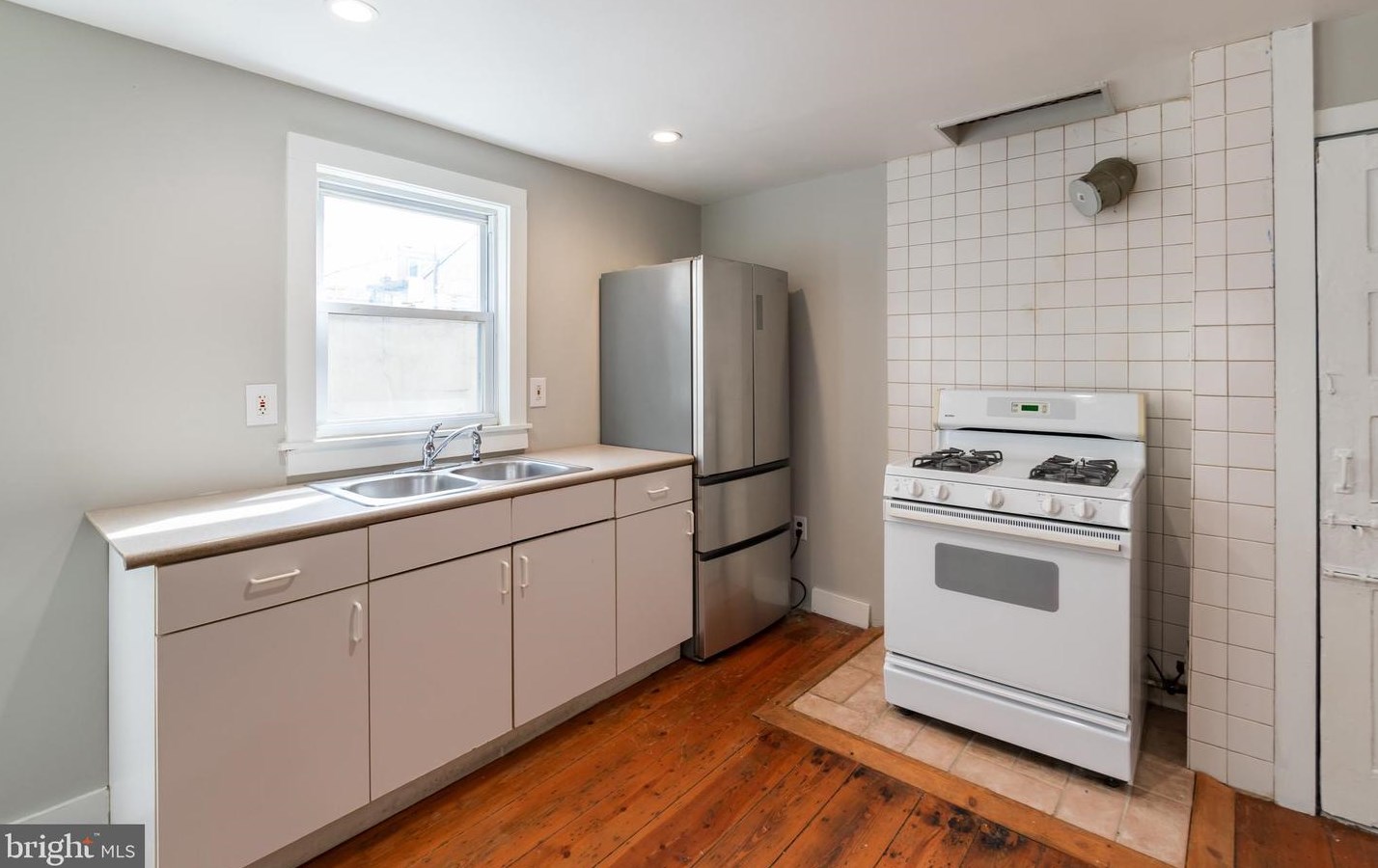 1221 Marlborough St #r1, Philadelphia, PA 19125