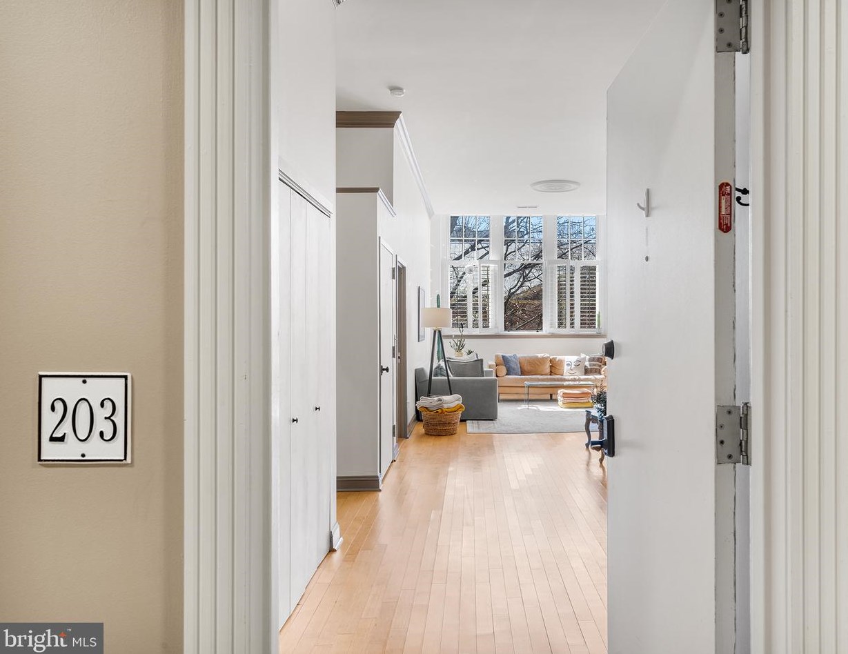 315 Arch St #203, Philadelphia, PA 19106