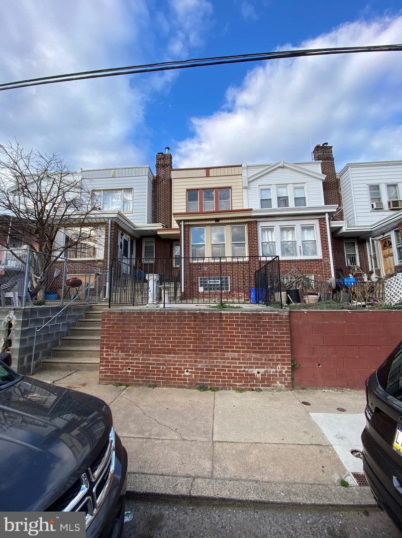 755 Herkness St, Philadelphia, PA 19124-3522