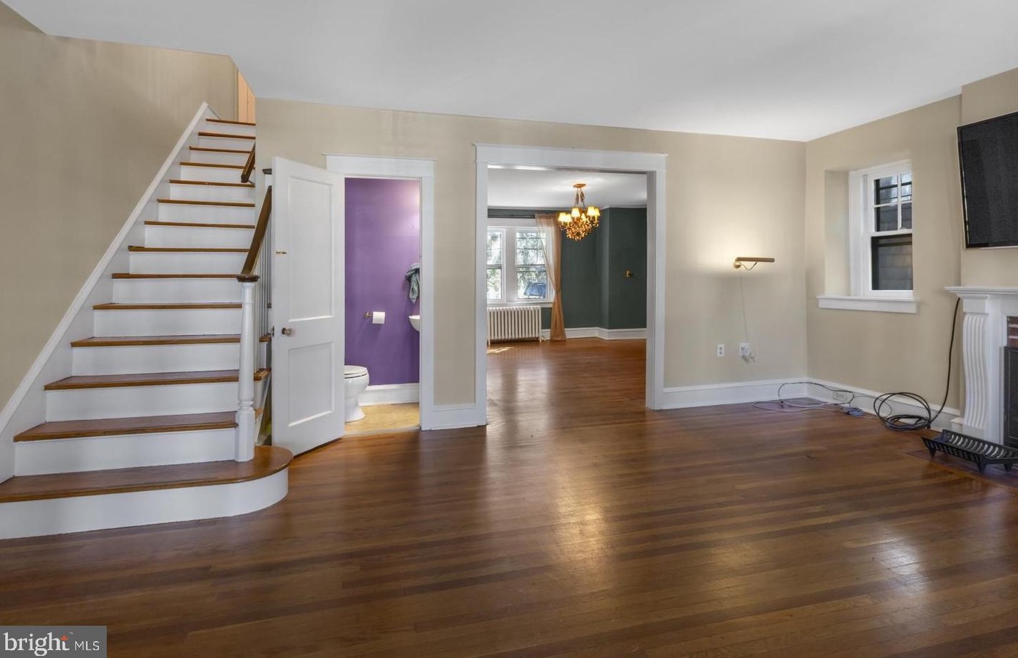 706 Carpenter Ln, Philadelphia, PA 19119