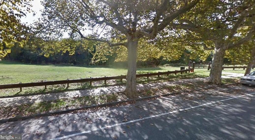 6405 Race St, Philadelphia, PA 19139-2207