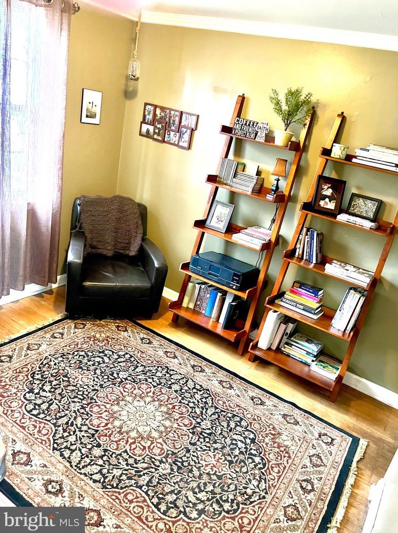 9823 Redd Rambler Dr, Philadelphia, PA 19115-2915