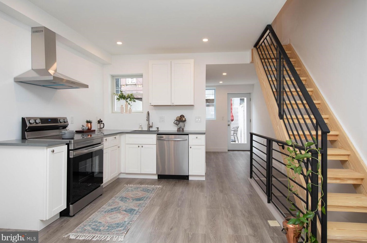 532 Mcclellan St, Philadelphia PA  19148-1819 exterior