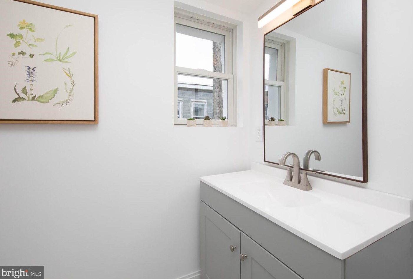 532 Mcclellan St, Philadelphia PA  19148-1819 exterior