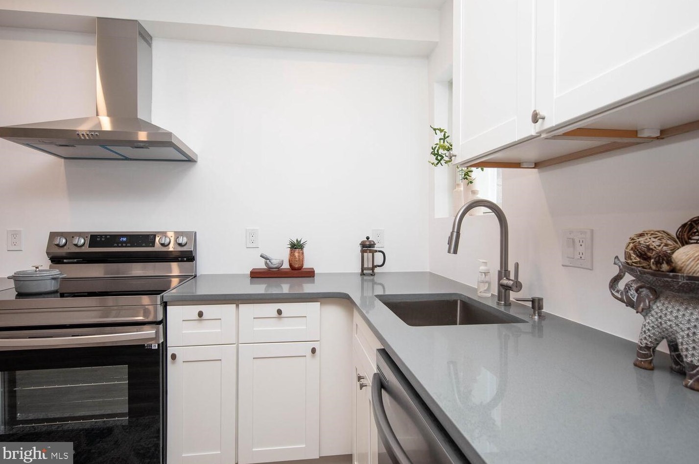 532 Mcclellan St, Philadelphia PA  19148-1819 exterior