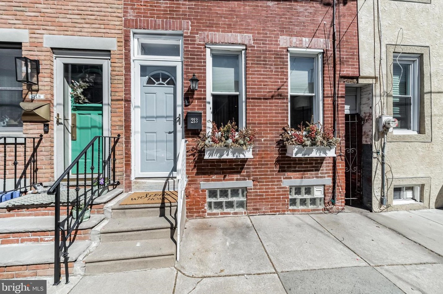 213 Pierce St, Philadelphia, PA 19148-1927