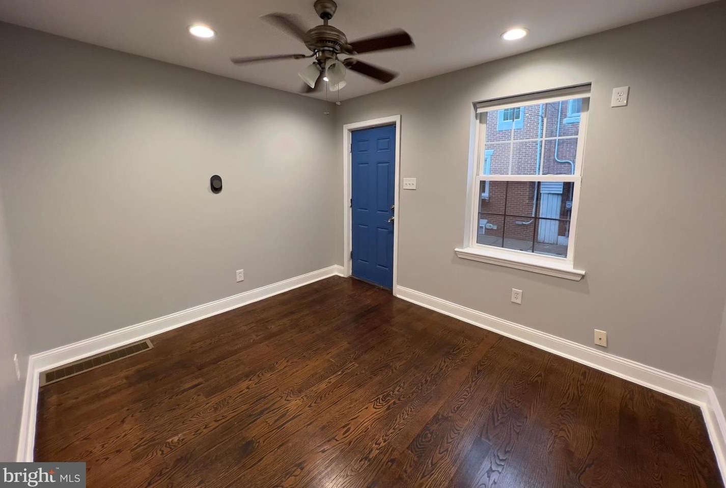 1549 Hewson St, Philadelphia, PA 19125-2807