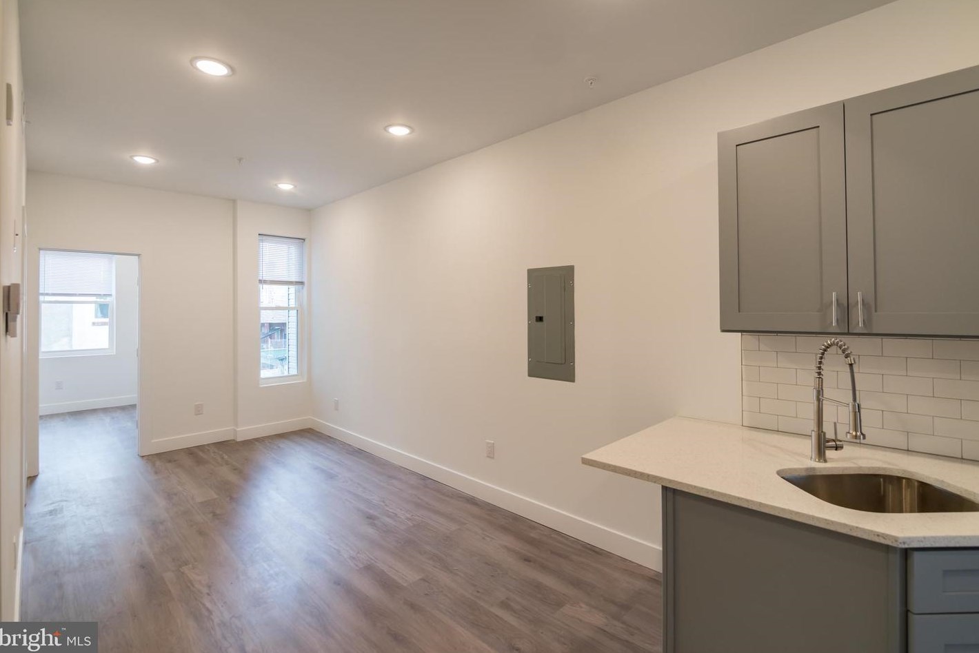 1709 Snyder Ave, Philadelphia, PA 19145-2900