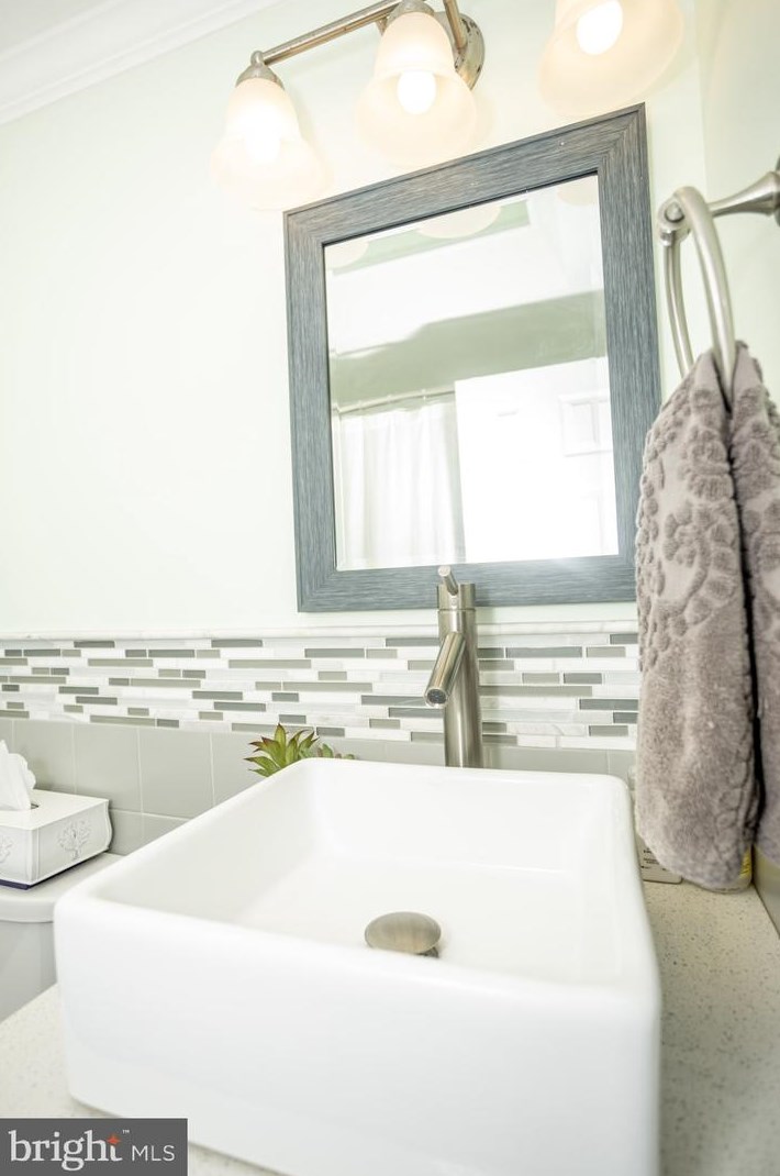 12527 Chilton Rd, Philadelphia PA 19154-1305 exterior