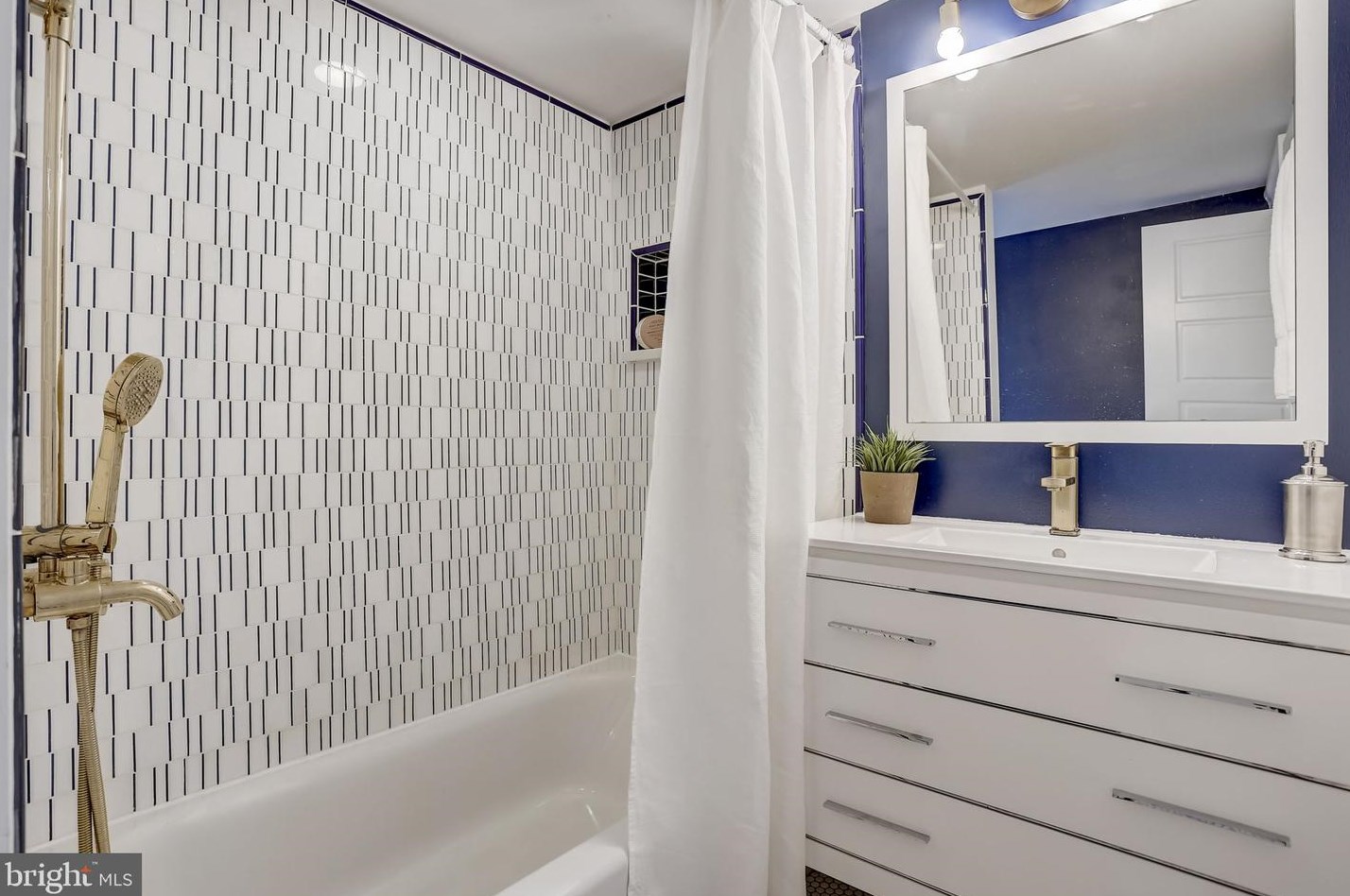 416 Mifflin St, Philadelphia PA  19148-1823 exterior