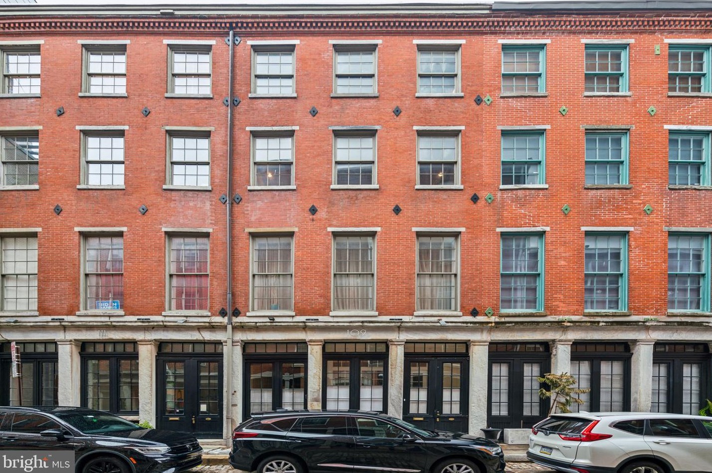 109 Church St, Philadelphia PA  19106-2262 exterior