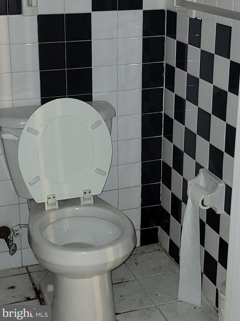 5121 Newhall St, Philadelphia PA 19144-4020 exterior