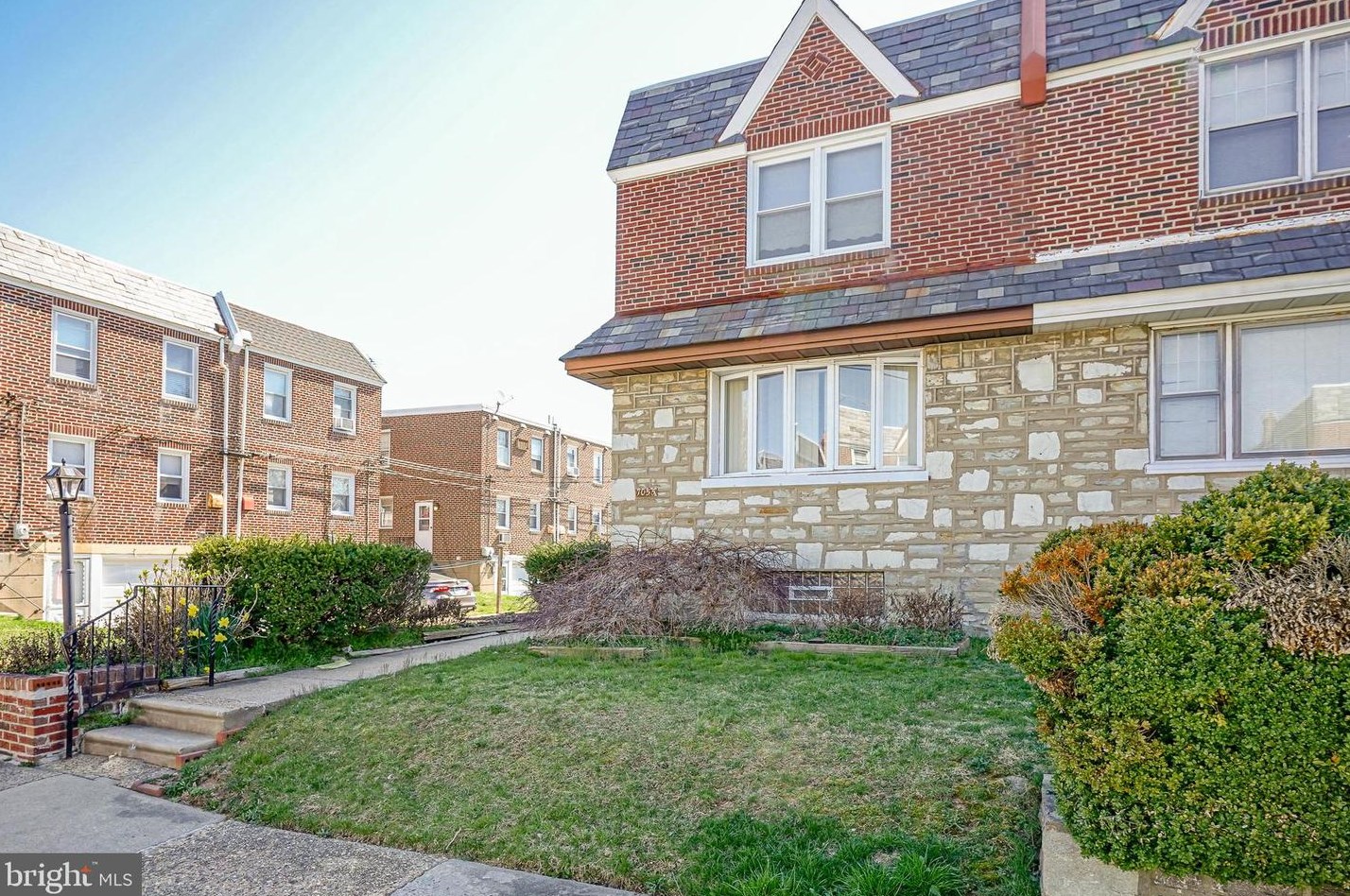 7055 Dorcas St, Philadelphia, PA 19111-4111