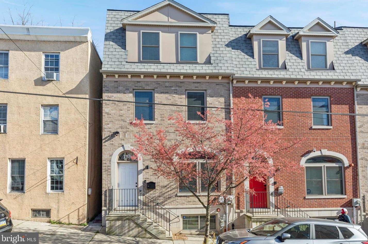 159 Green Ln, Philadelphia, PA 19127