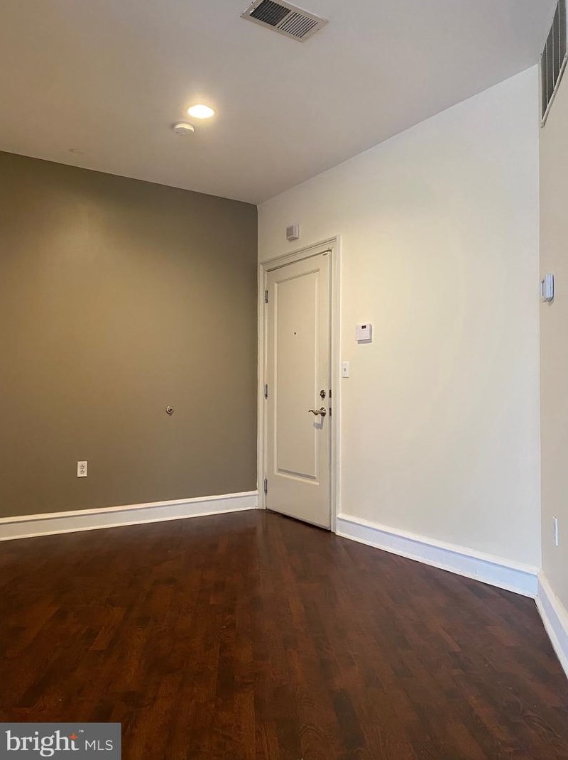 201 N 8th St #309, Philadelphia, PA 19106