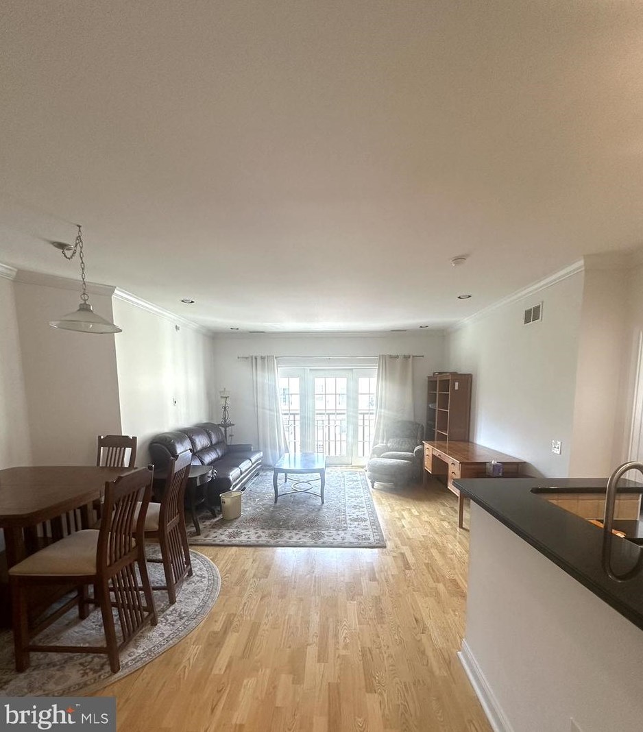 500 Admirals Way Apt 407, Philadelphia, PA 19146