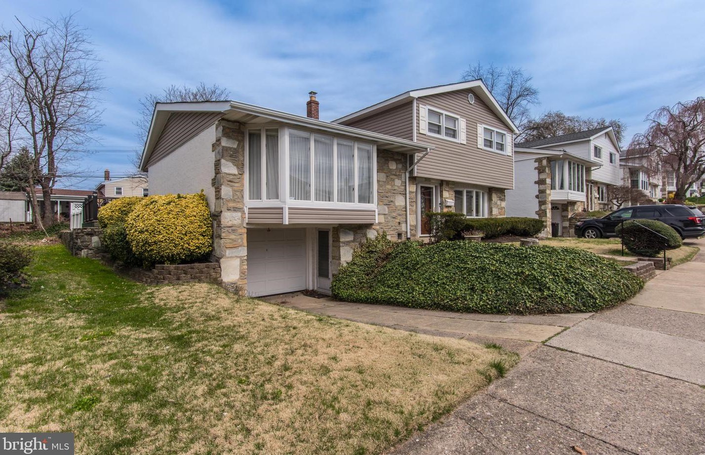 3805 Dorchester Rd, Philadelphia, PA 19154-4216