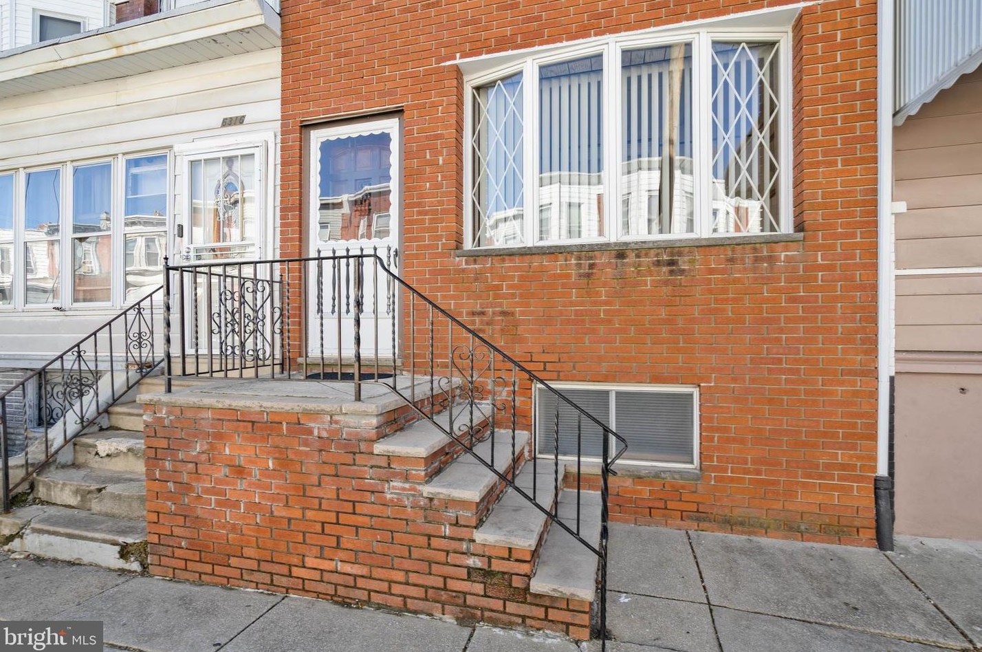6318 Reedland St, Philadelphia, PA 19142-2912