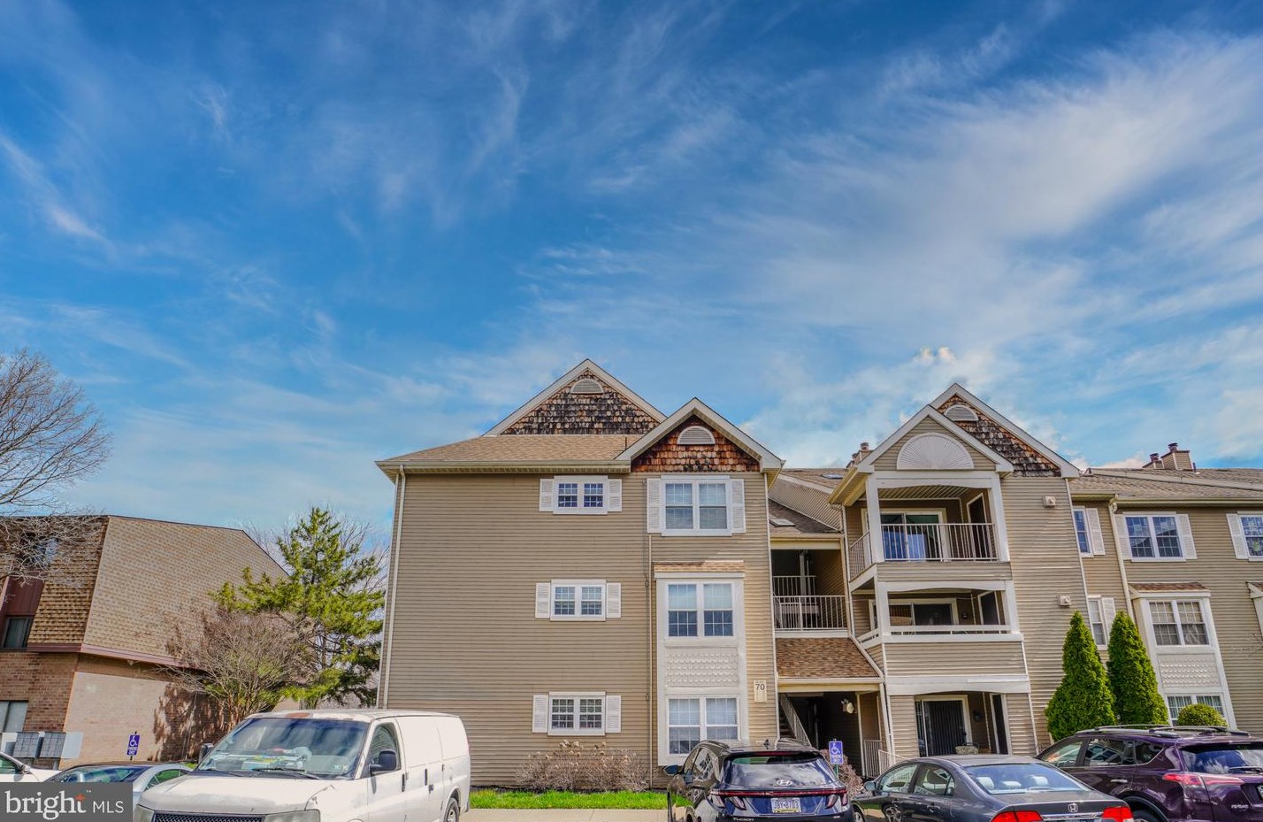 70301 Delaire Landing Rd, Philadelphia, PA 19114-5429