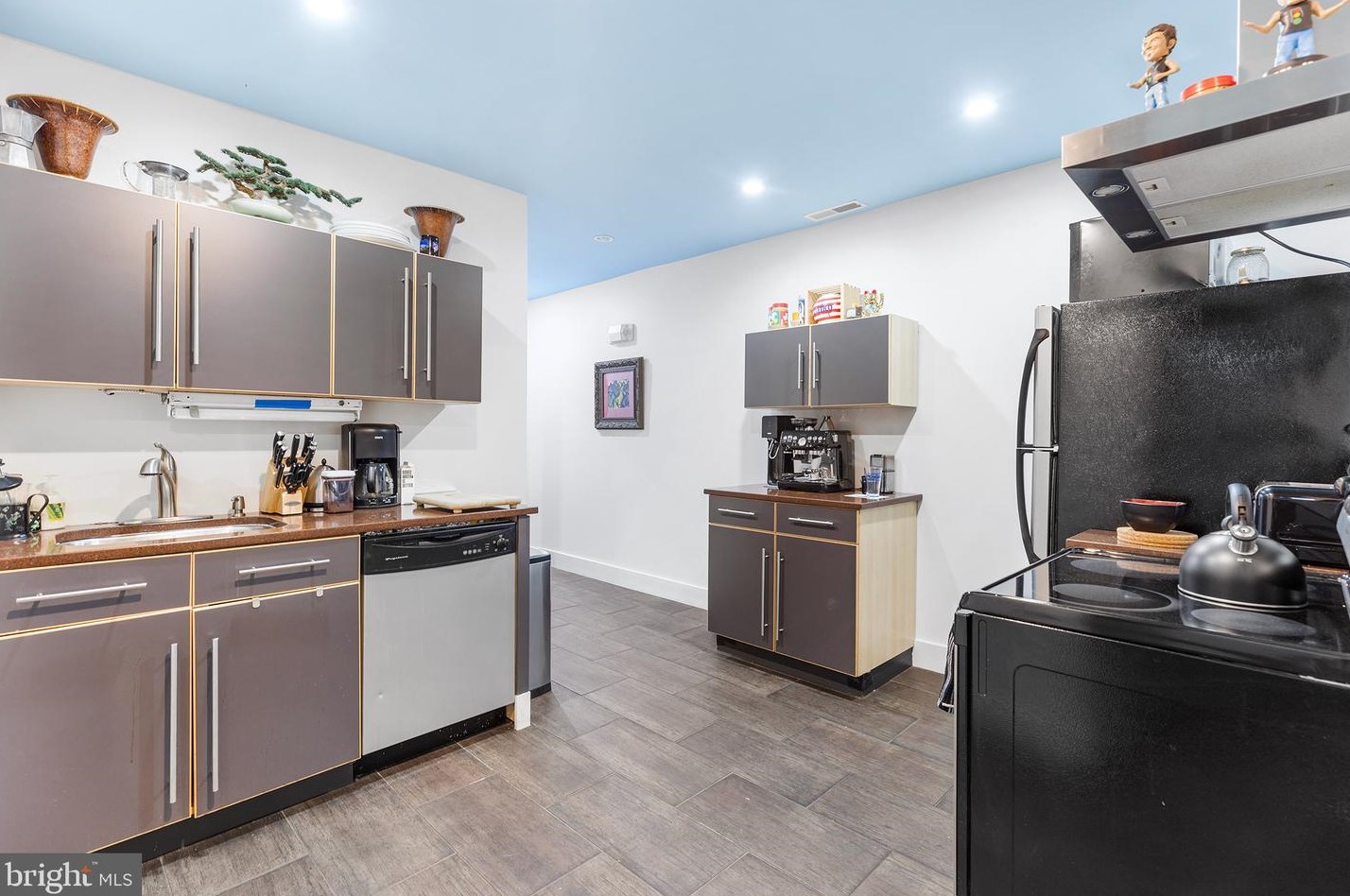 2309 Wallace St, Philadelphia PA 19130-3105 exterior