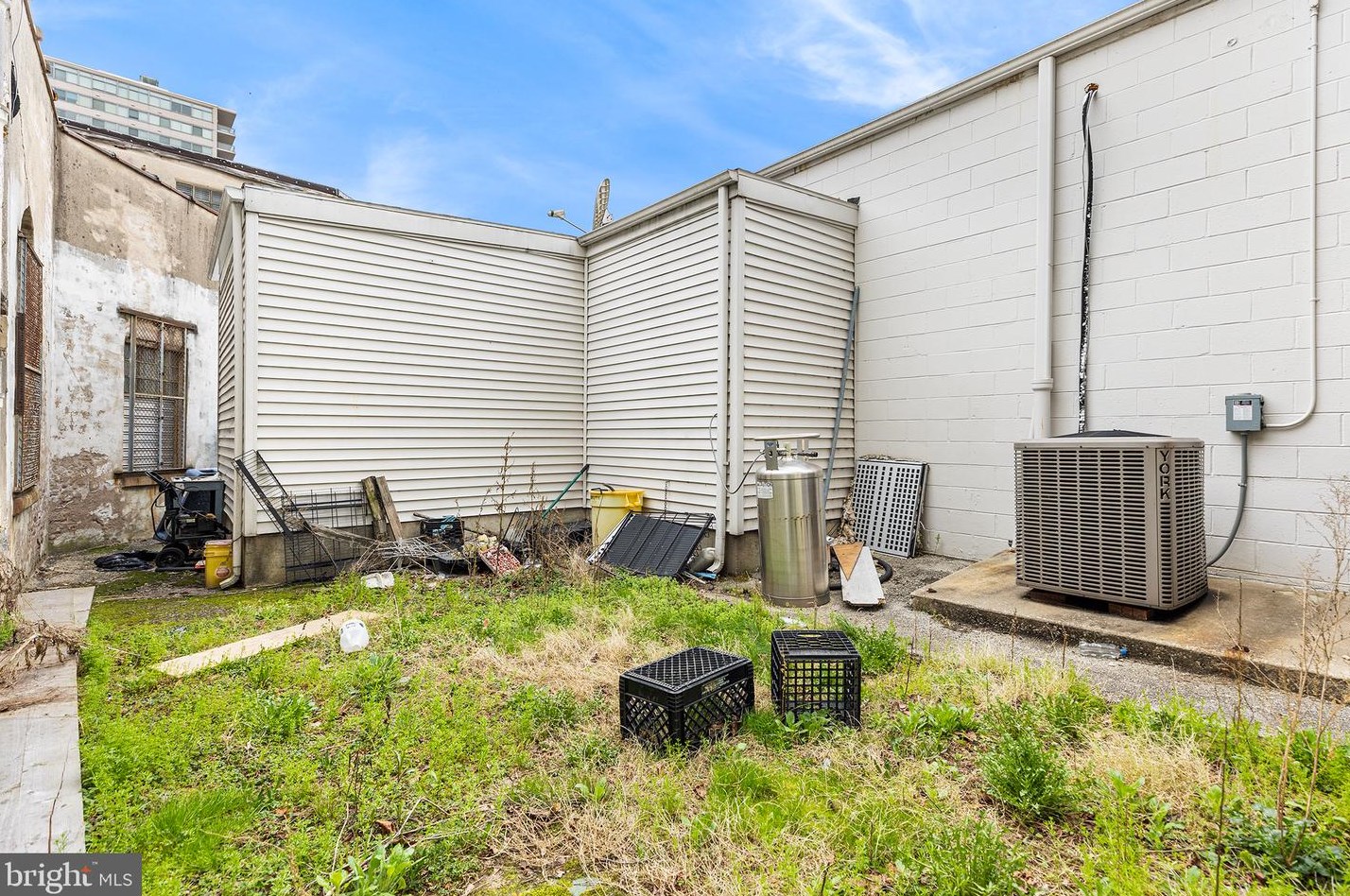 2309 Wallace St, Philadelphia PA 19130-3105 exterior