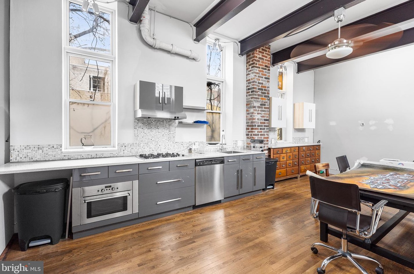 2309 Wallace St, Philadelphia PA 19130-3105 exterior