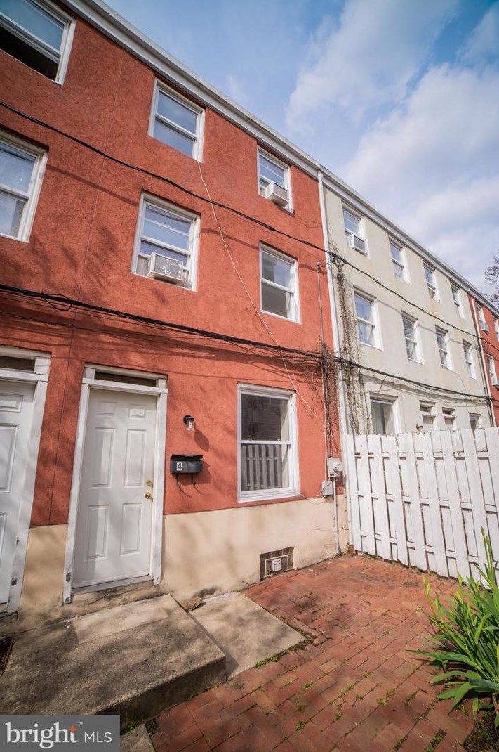 1305 N Lawrence St Apt 4, Philadelphia, PA 19122