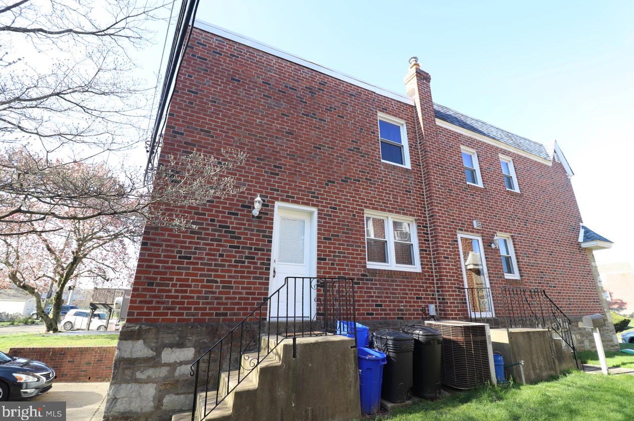 1265 Stanwood St, Philadelphia, PA 19111-1512