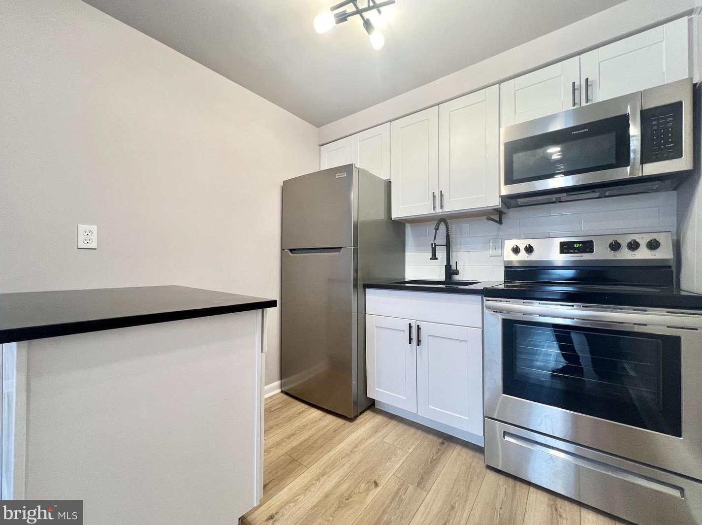 1110 Pine St #2, Philadelphia, PA 19107