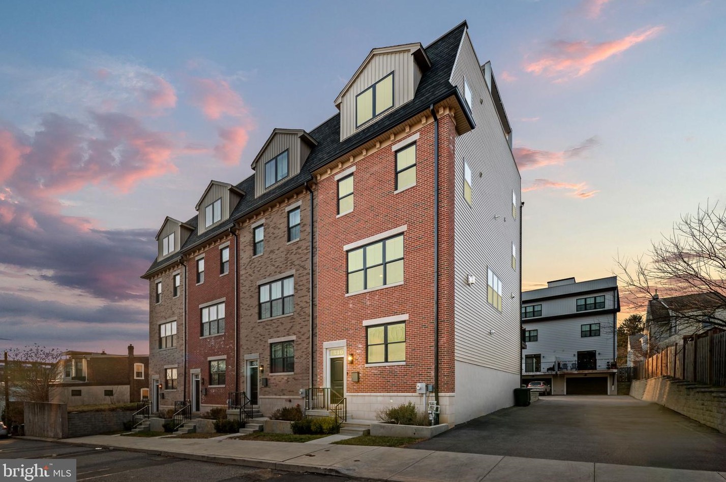 330 Wright St, Philadelphia, PA 19128