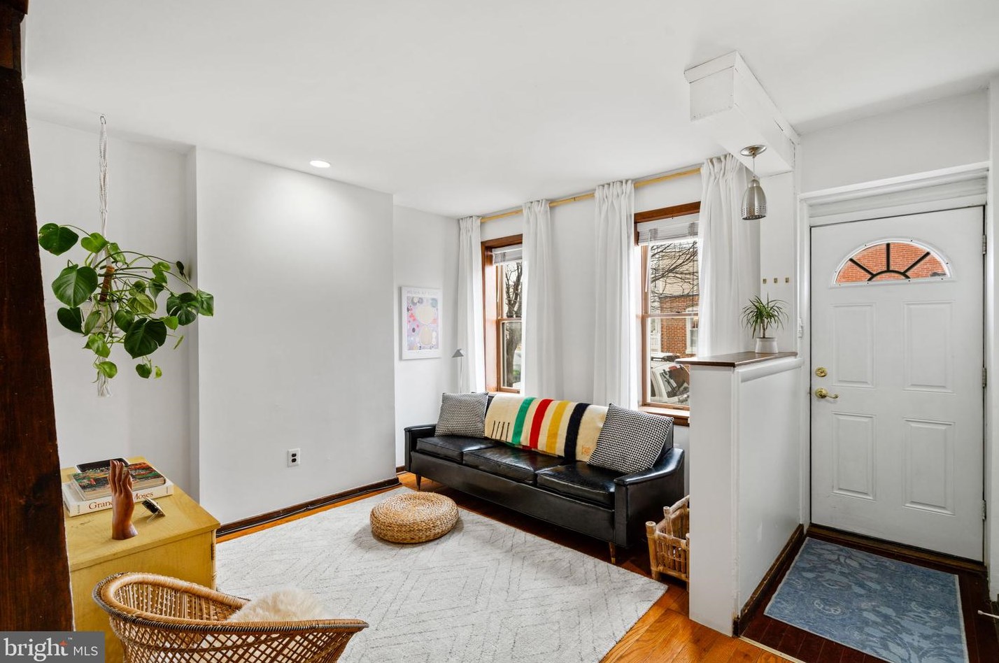 856 Almond St, Philadelphia, PA 19125-3511