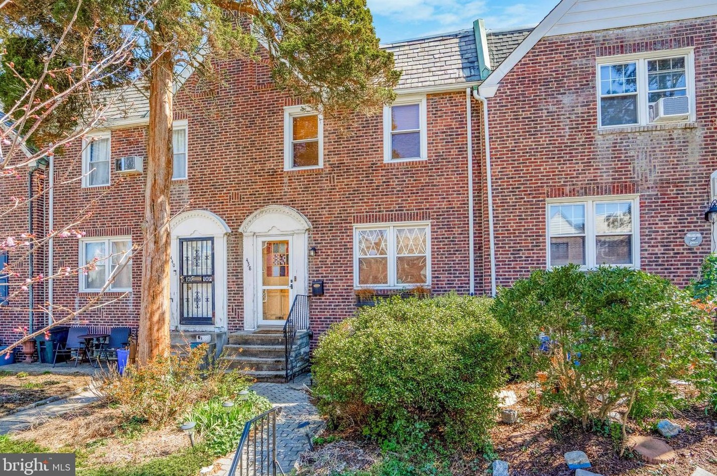 438 Slocum St, Philadelphia, PA 19119-1945