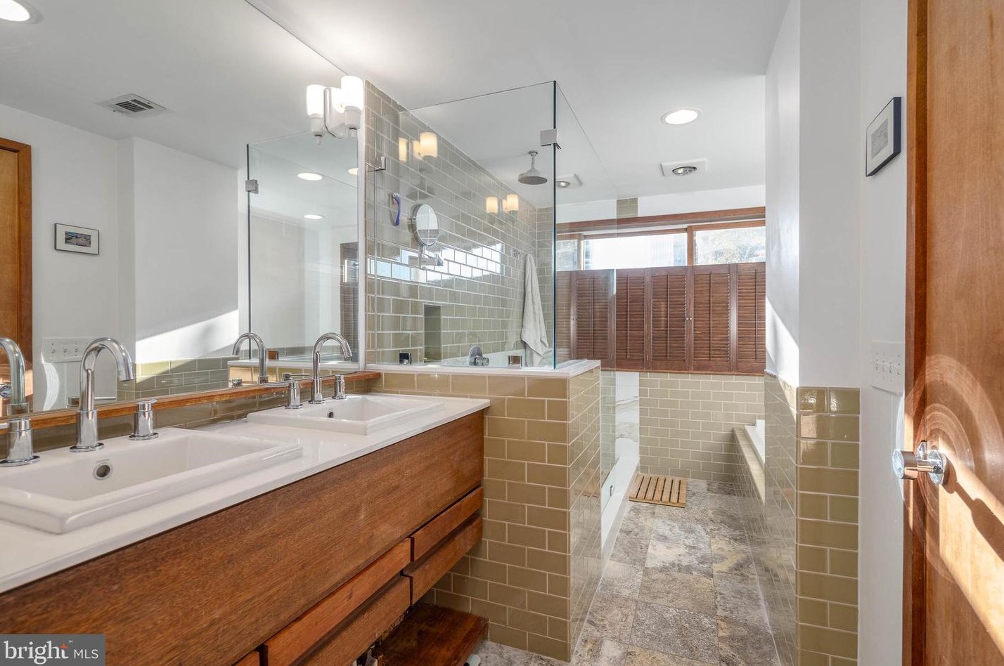 628 Taney St, Philadelphia PA  19146-2306 exterior