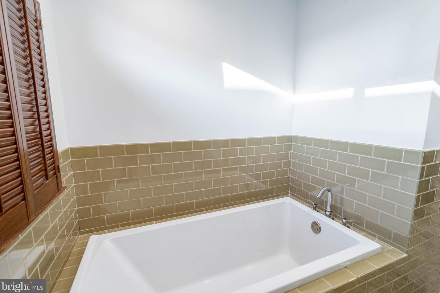 628 Taney St, Philadelphia PA  19146-2306 exterior