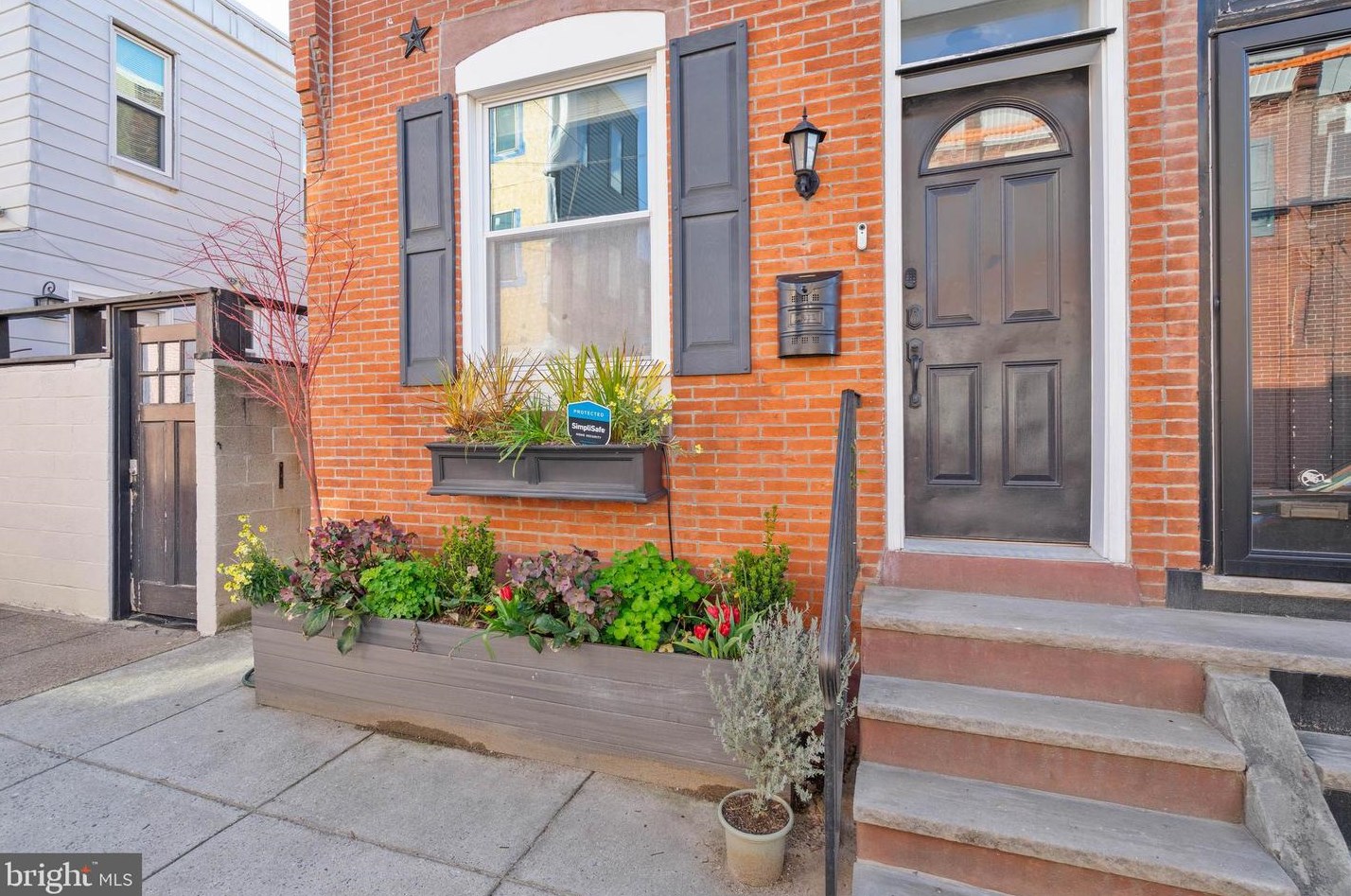 628 Taney St, Philadelphia PA  19146-2306 exterior