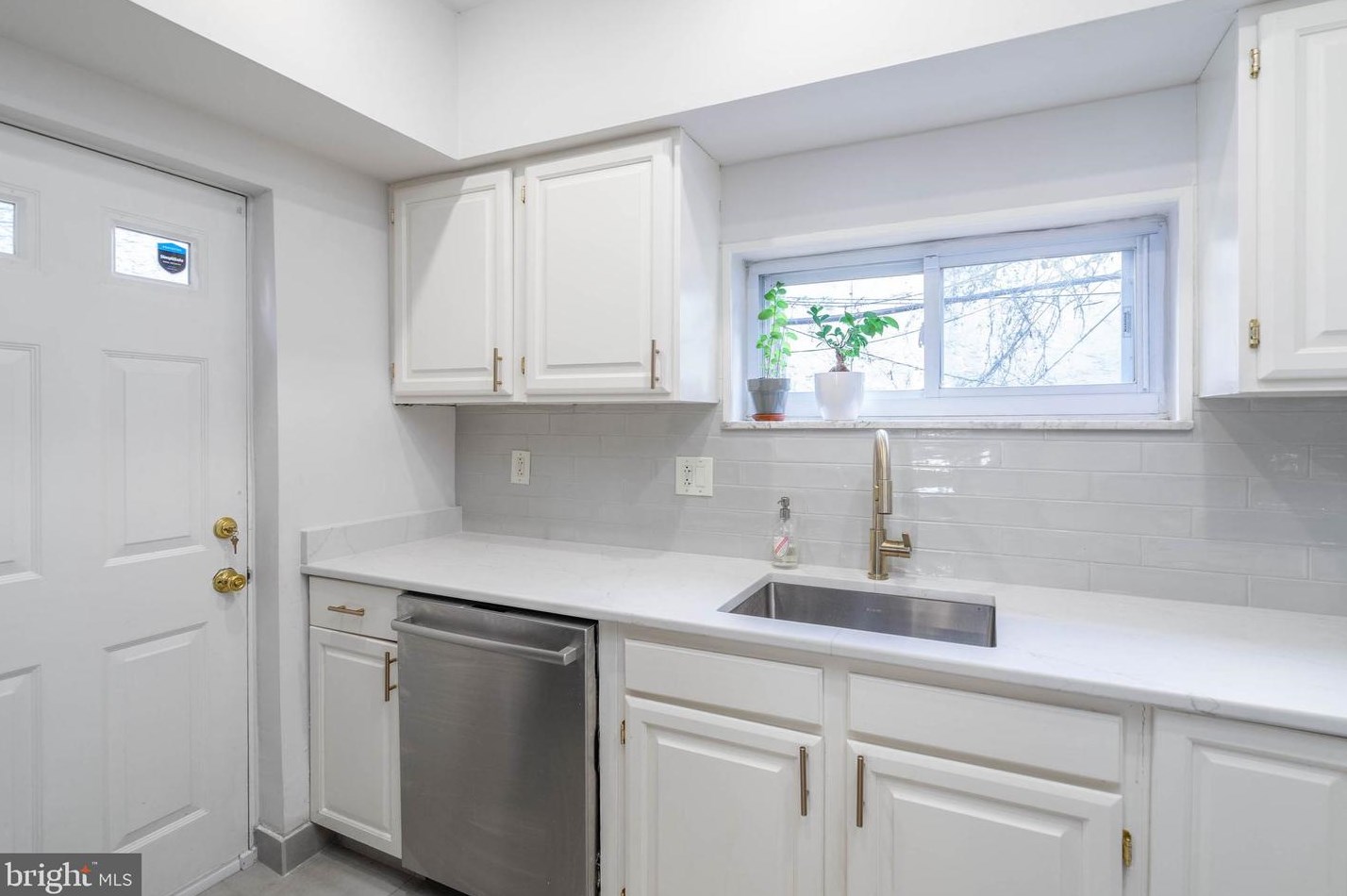 628 Taney St, Philadelphia PA  19146-2306 exterior