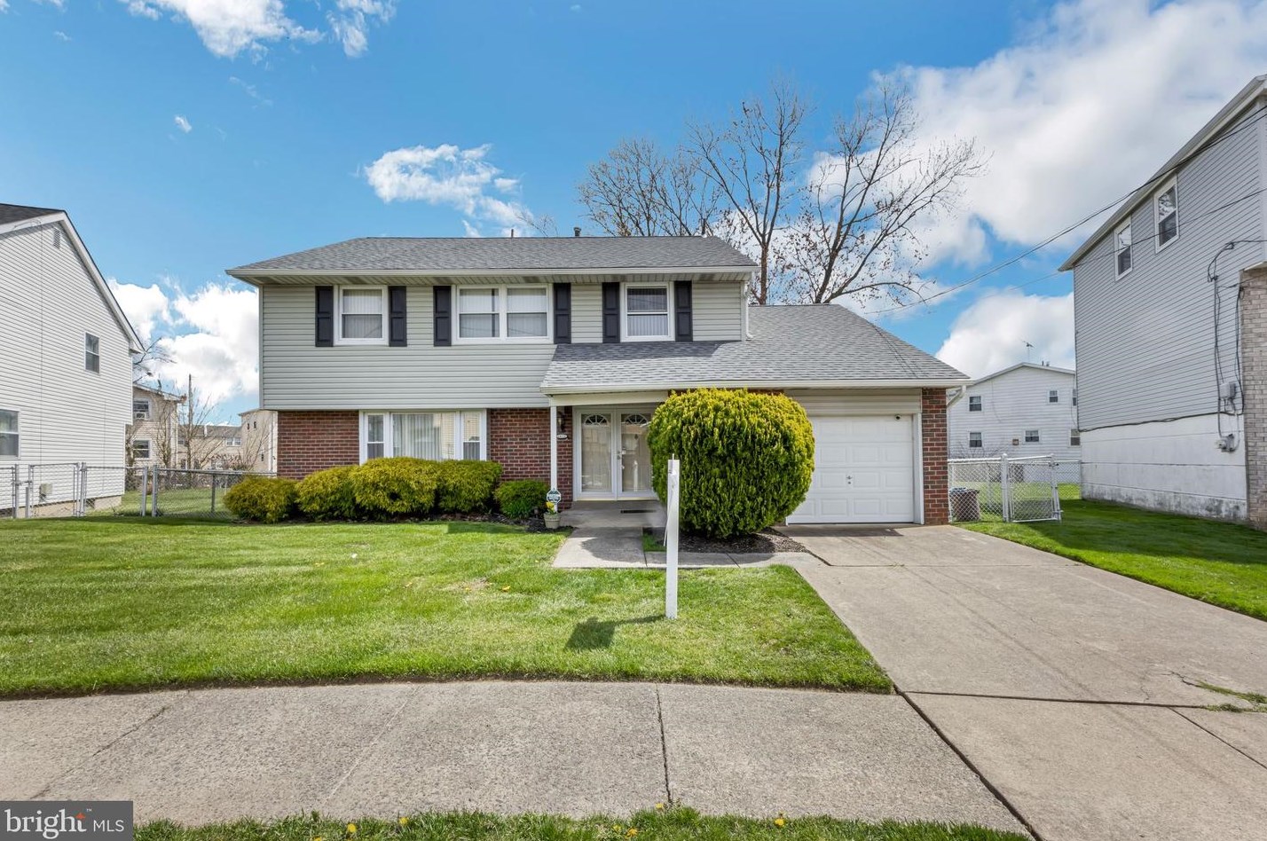 1873 Sanford St, Philadelphia, PA 19116-3845
