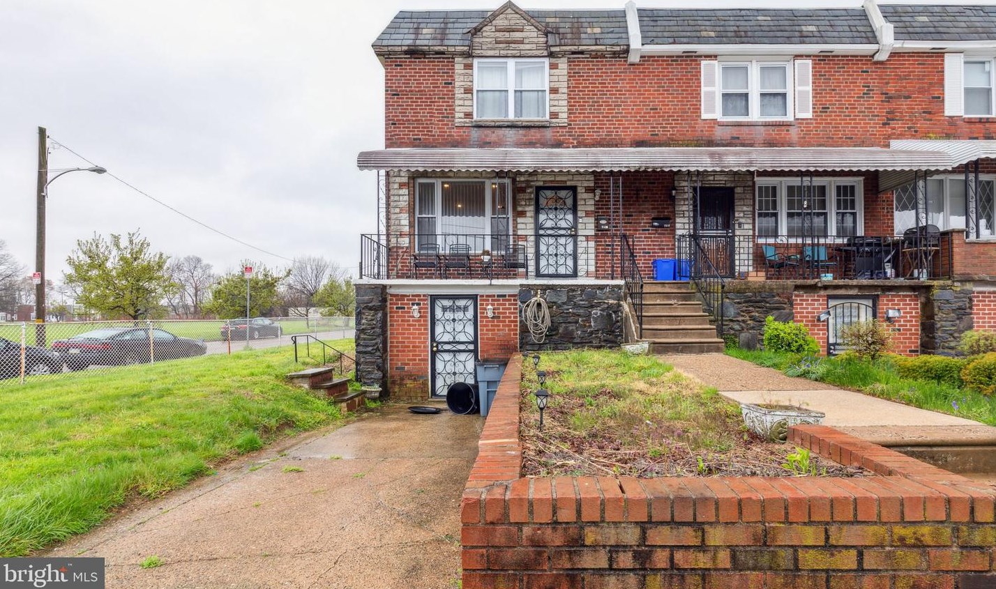 2520 76th St, Philadelphia, PA 19153-1302