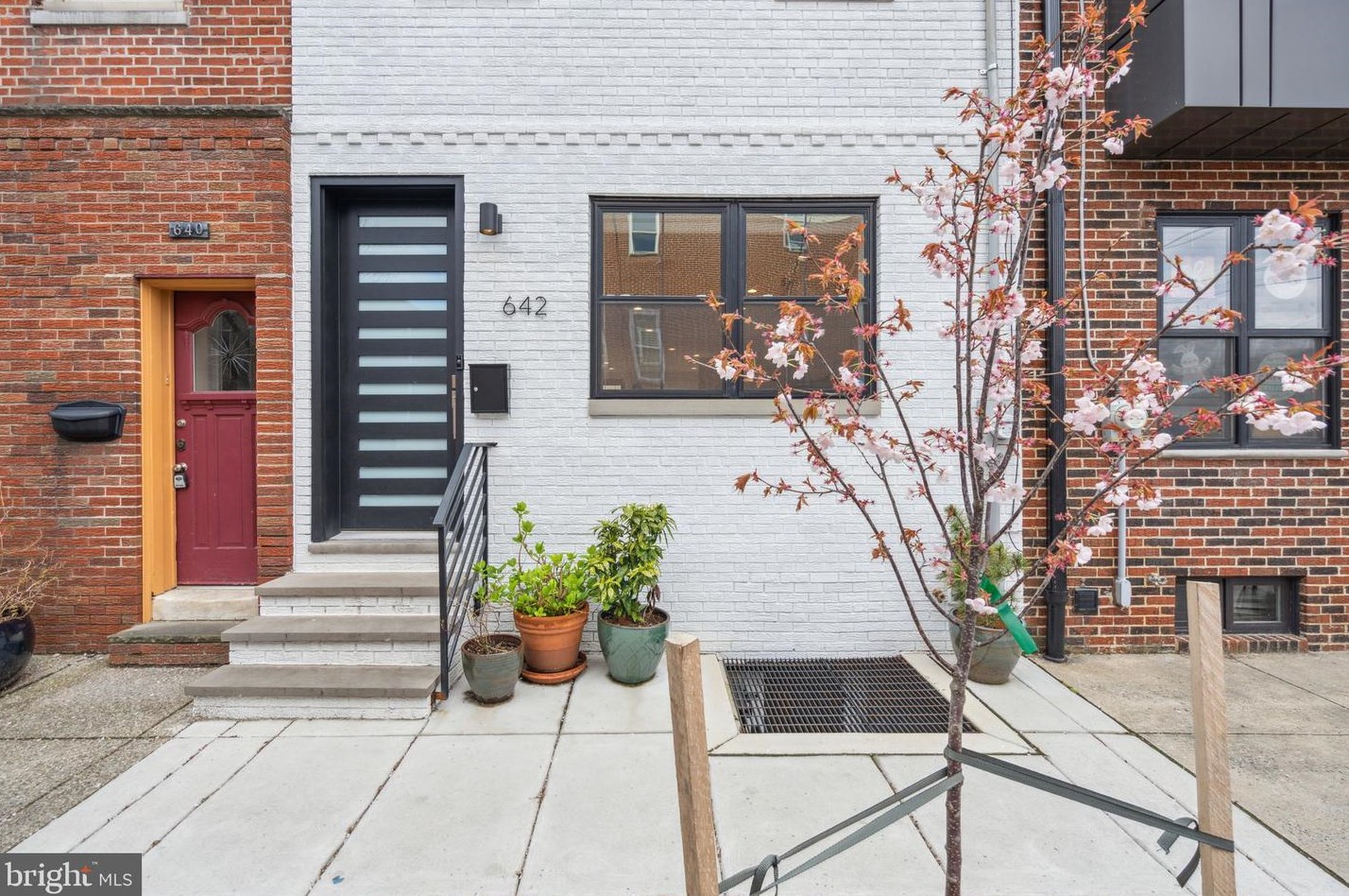 642 Carpenter St, Philadelphia, PA 19147