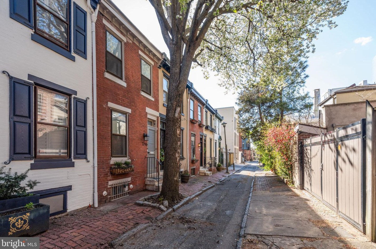 2216 Manning St, Philadelphia, PA 19103