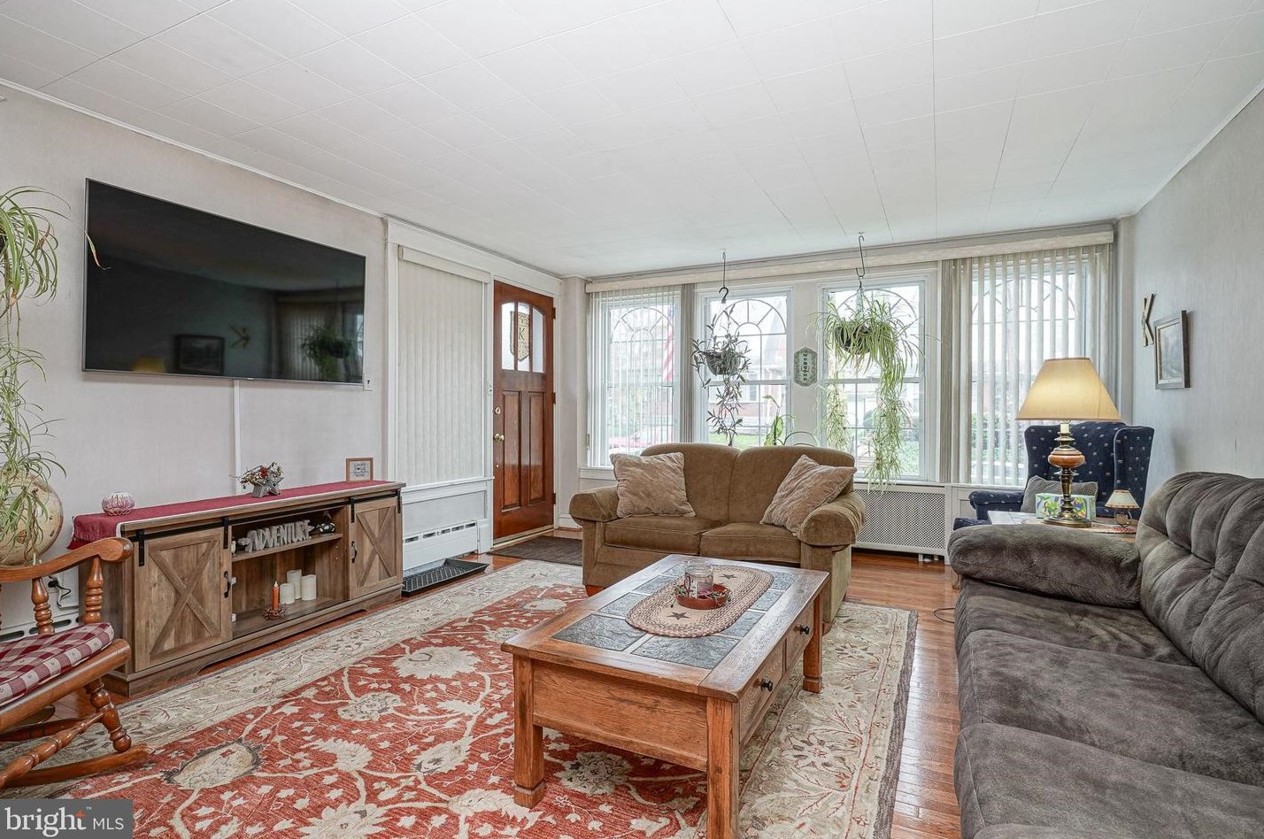 3213 Fuller St, Philadelphia, PA 19136-2218