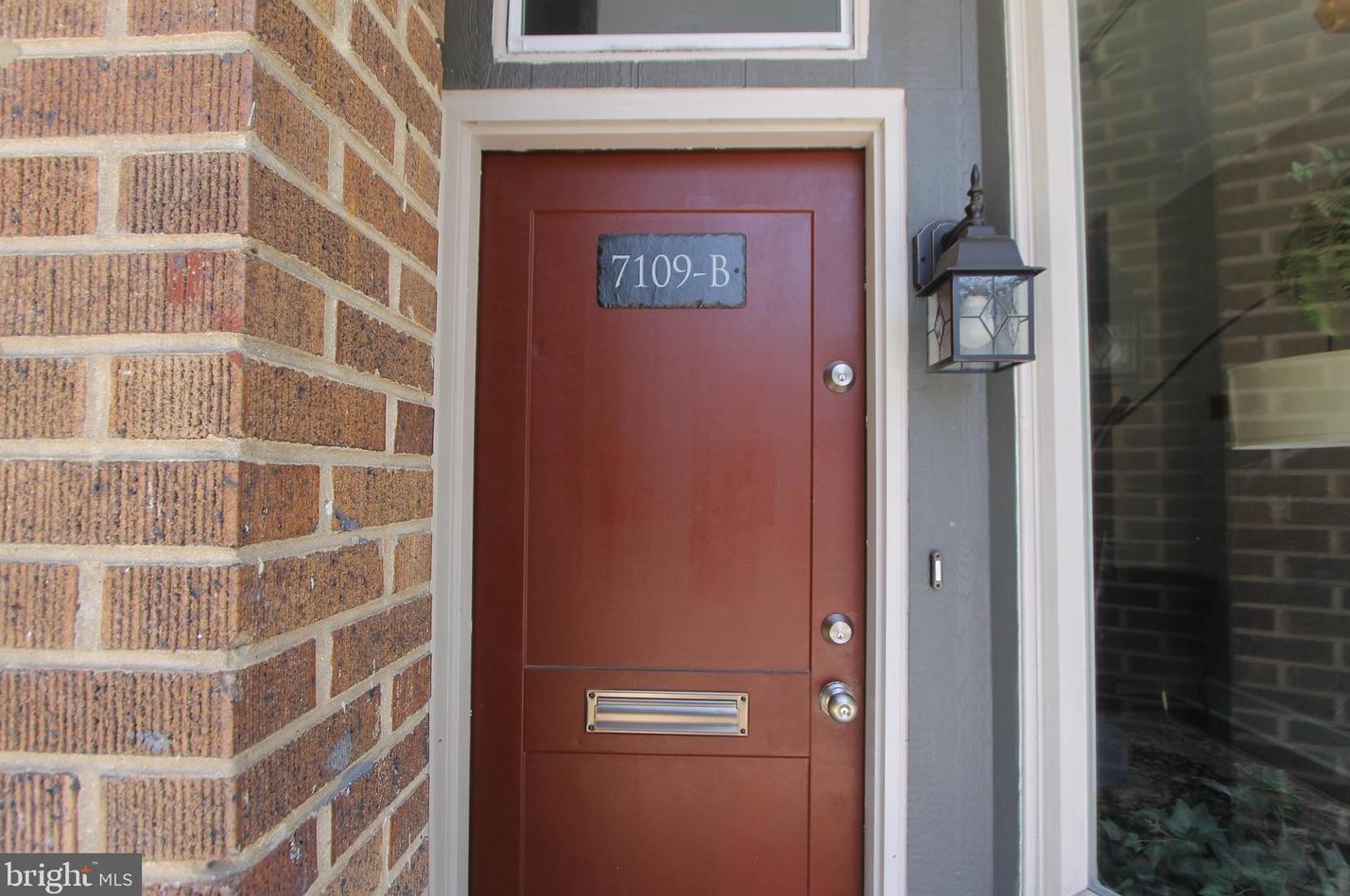 7109 Emlen St #2nd Floor, Philadelphia, PA 19119